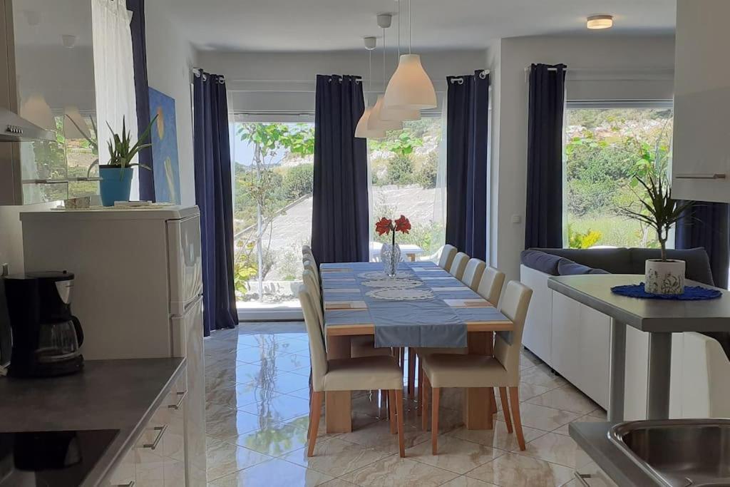 Vis - Luxury Holiday Villa With Swimming Pool Buitenkant foto
