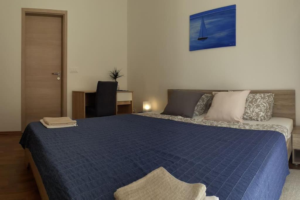 Vis - Luxury Holiday Villa With Swimming Pool Buitenkant foto