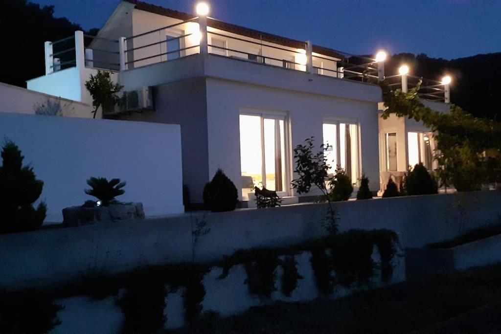 Vis - Luxury Holiday Villa With Swimming Pool Buitenkant foto