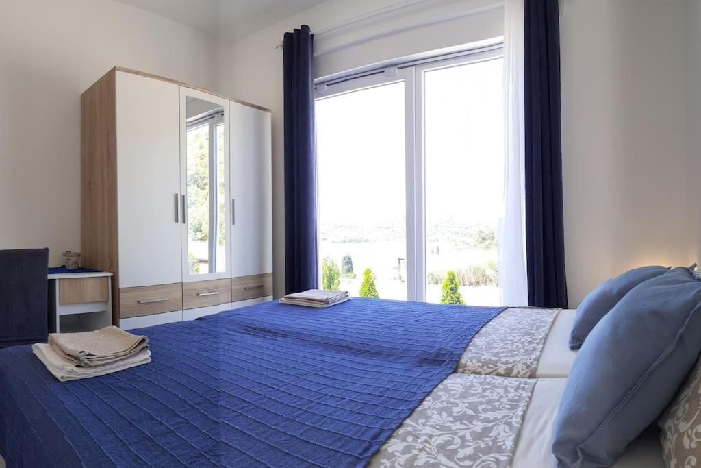 Vis - Luxury Holiday Villa With Swimming Pool Buitenkant foto